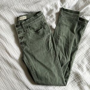 madewell 9” high rise skinny jeans with button front
